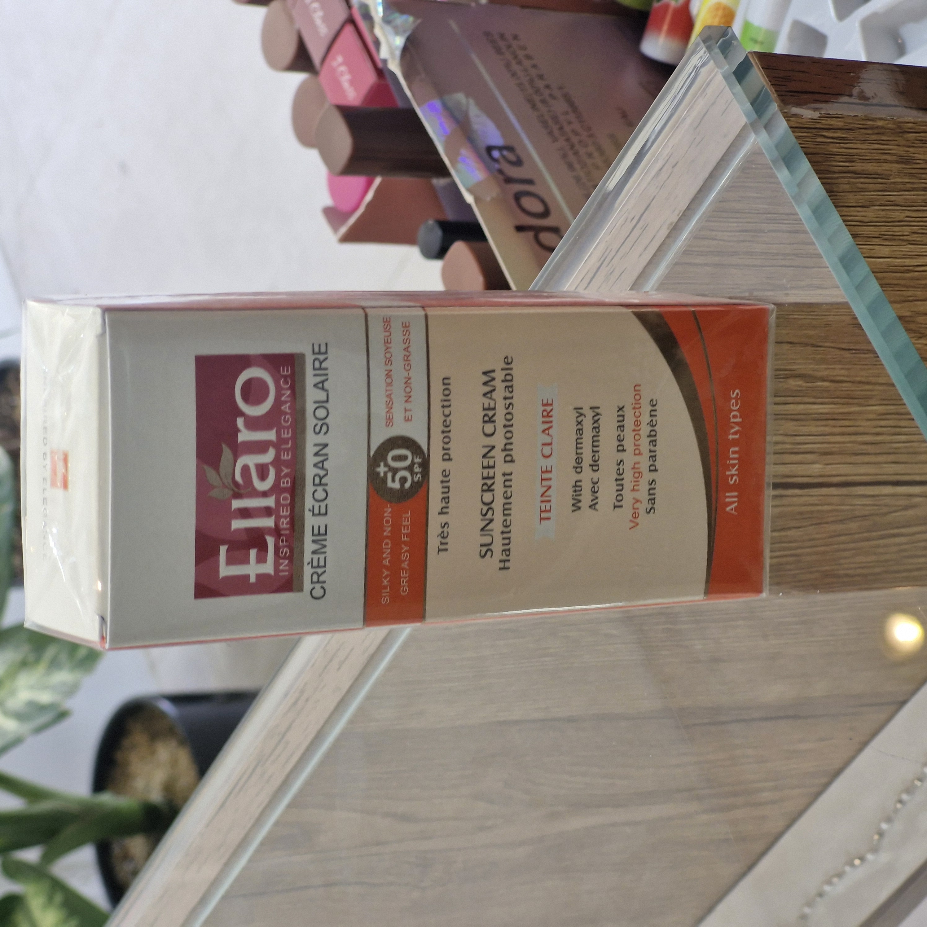 کرم ضد آفتاب الارو برای انواع پوست(بژ روشن)50spf