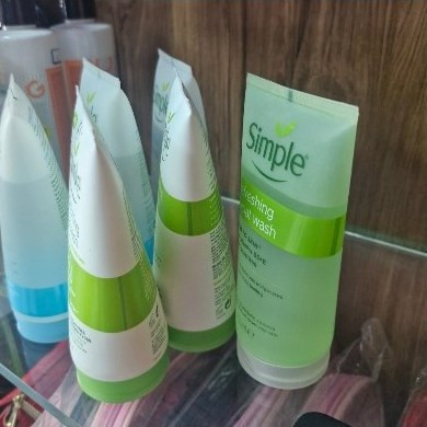 ژل شستشوی سبز سیمپل برای پوستهای خشک
