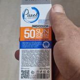 کرم ضد افتاب بی رنگ پوستهای چرب و جوشدار ومختلط پیکسل با50SPF